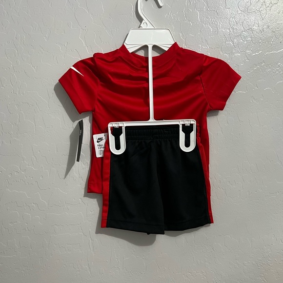 NWT Nike Two Piece Matching T-shirt and Shorts Set - Picture 5 of 6